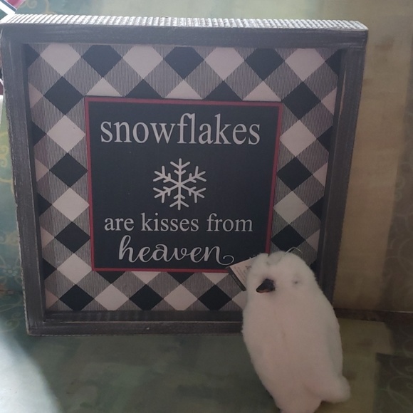 Adams & Co & Sullivan gifts Other - Wooden plaque & white faux fur penguin